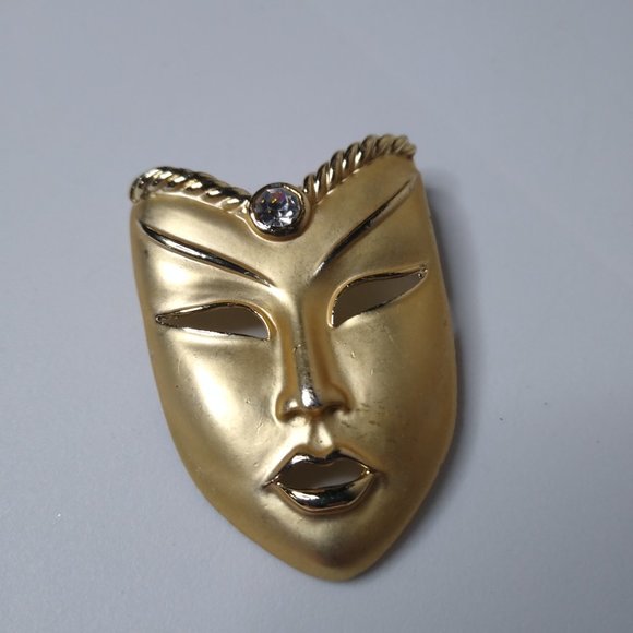 Vintage Decorative Metal Mask Brooch - Picture 2 of 13